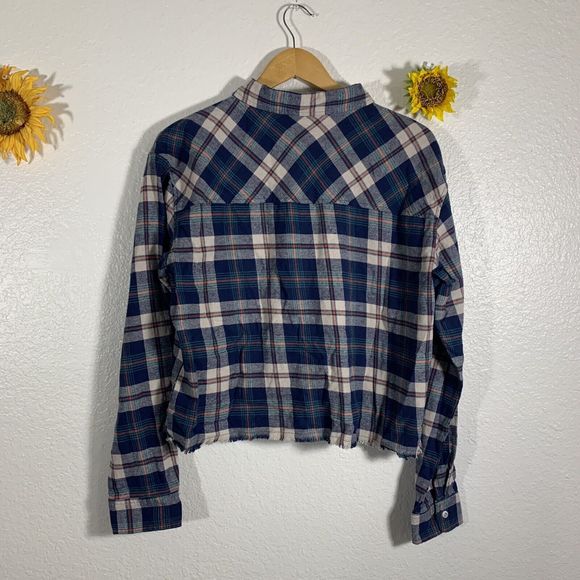 Thread Supply Plaid Red White Blue Button Up Cropped Shirt Size XL Women’s - Picture 4 of 13